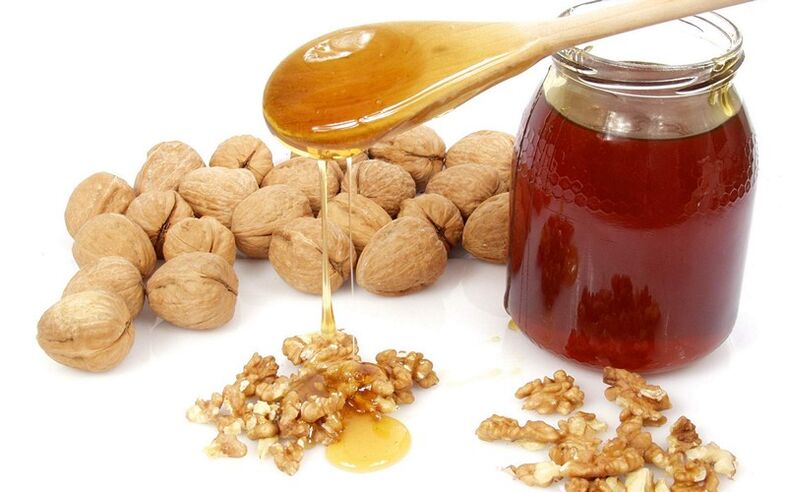 Walnuts with honey, a simple and tasty dish that helps to cope with impotence